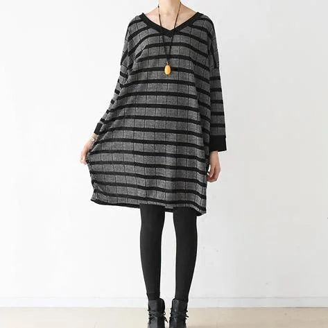 2017 spring wall bricks inspired dresses oversized V neck strip knit dress in gray